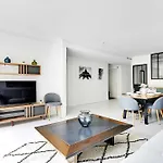 Amazing Apartment - Near Convention